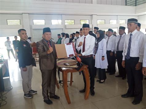 Ketua KPU Kaur Resmi Lantik 75 PPK Terpilih Tirta Pos