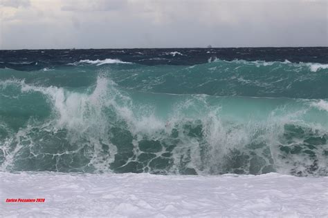 Scilla Violenta Mareggiata Tsunami Si Abbatte Sulla Marina Danni Sul