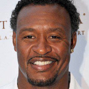 Willie McGinest - Bio, Facts, Family | Famous Birthdays