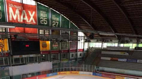 Rosenheim Eisfläche im Kathrein Stadion für erstes Training der