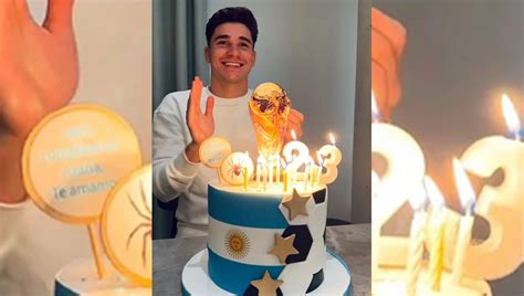 Juli N Lvarez Cumple A Os Y Celebr Con Una Torta Mundialista