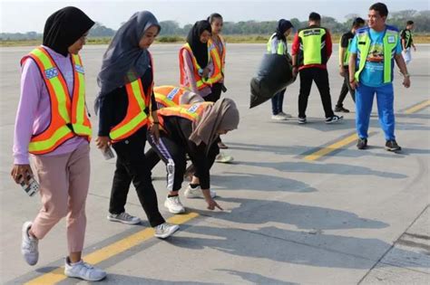 Bandara Adi Soemarmo Solo Gelar Sweeping Di Landasan Pacu Ini