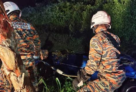 Dua Maut Seorang Cedera Kereta Terbabas Dalam Parit Astro Awani