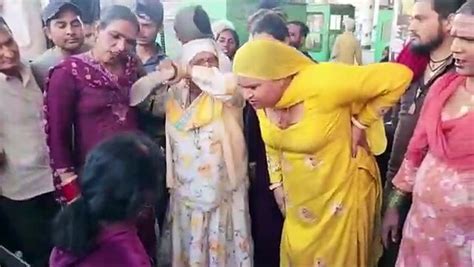 Fake Eunuchs Seen At Bus Stand After Train Real Eunuchs Thrashed Video Dailymotion