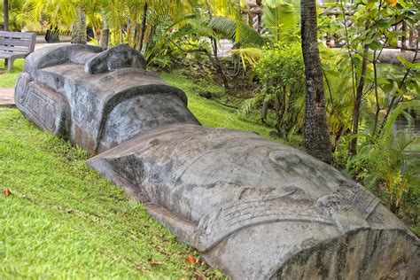 Easter island moai Stock Photo by ©izanbar 52641281