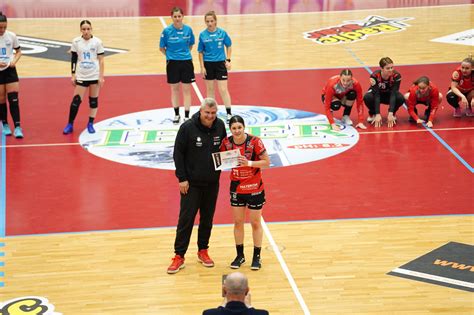 Pentru Fete Mum Pentru B Ie I Cium Turneul Final Al Campionatului