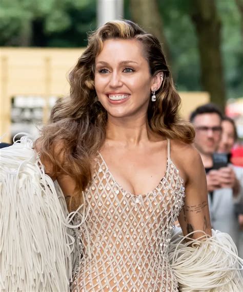 Miley Cyrus Poses Completely Naked While Embracing Her Natural Curls