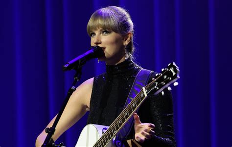 Taylor Swift Fans Sue Ticketmaster Over The Eras Tour Ticket Controversy Tgm Radio