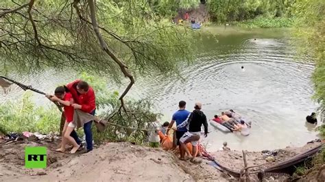 Mexique Des Migrants Traversent Le Rio Grande Vers Les Tats Unis