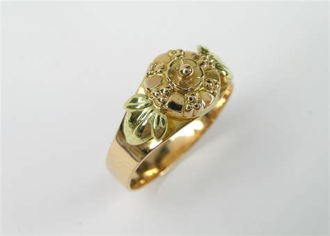 BAGUE TRADITIONNELLE DE SAVOIE FLEUR OR ROSE 750 000 BIJOUTERIE DELAVEST