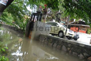 Pintu Air Di Komplek Wali Kota Kelapa Gading Datatempo