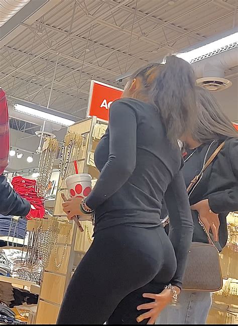 Amazing Bubble Ass On This Slim Chick In Leggings Spandex Leggings