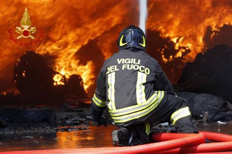 Incendi Ed Esplosioni In Italia Nel 2021 I Dati Dell Annuario