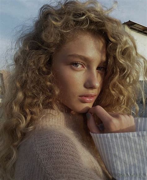 Pin By Maggie Friedman On Models Hot People A Hair Curly Girl