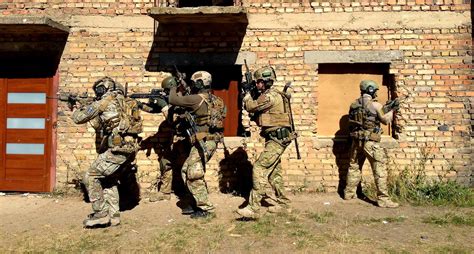 Polish Special Forces GROM operators training for Door Breaching and Building Clearing, 2013 ...