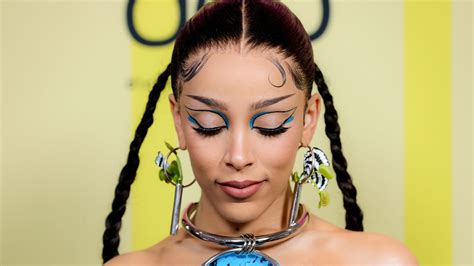 Doja Cat's 2021 Billboard Music Awards Hair Look Was Inspired By "Afro ...