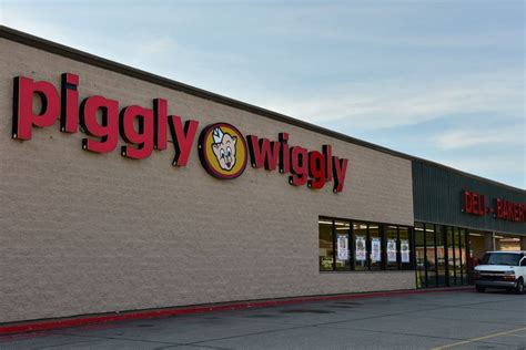 PLUM STREET PIGGLY WIGGLY Updated January 2025 1206 Plum St