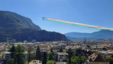 Frecce Tricolori Tornate A Volare A Trento E Bolzano Dopo L Incidente