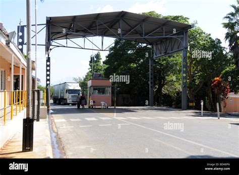 Border Crossing from South Africa into Swaziland Stock Photo - Alamy