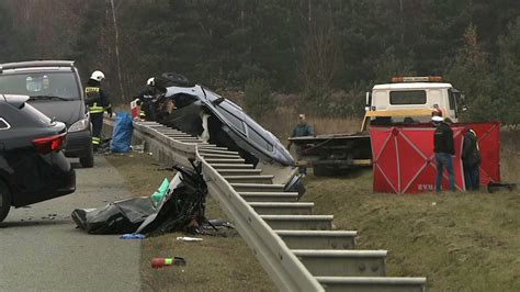 Czołowe zderzenie na ekspresówce Trzy osoby zginęły na miejscu