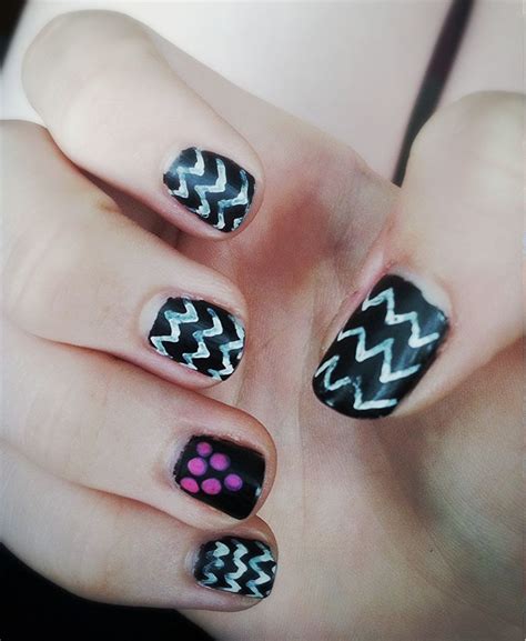 Zig Zag Dot Nails Simple Nail Designs Cute Nails Dots Nails