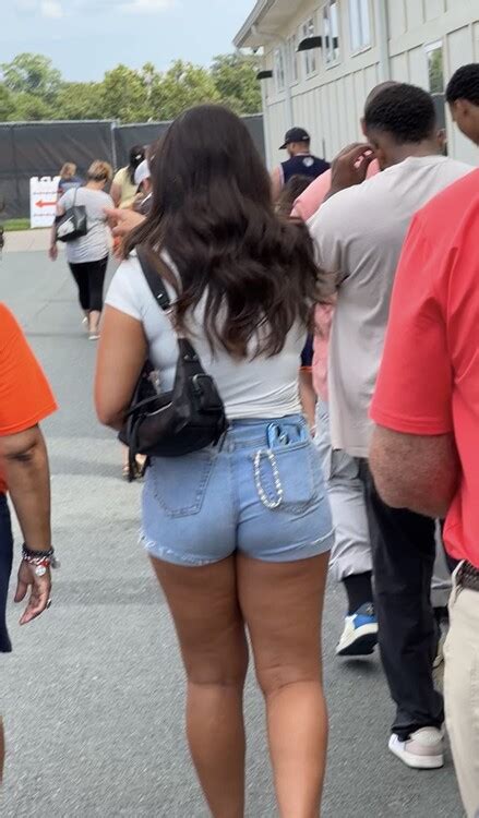 Hot MILF With Nice Legs Showing Some Cheeks Ass Forum
