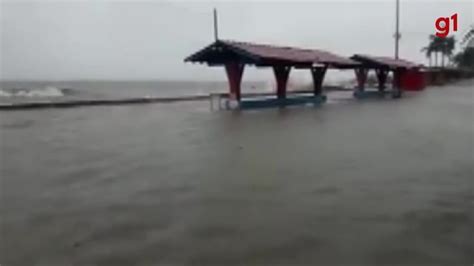 Vídeo Maré alta invade orla de Marudá no PA Pará G1