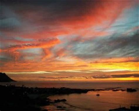 Watching the sunset from a yacht on Clifton beach - Cape Town