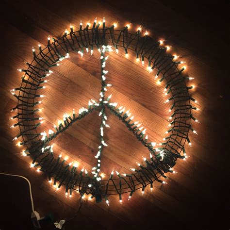 24 Peace Sign Lighted Wreath 200 Lights Bright All Year Decor Holiday Peace Sign Light