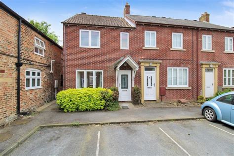 Wellington Gardens Ripon 3 Bed End Of Terrace House For Sale £218 500