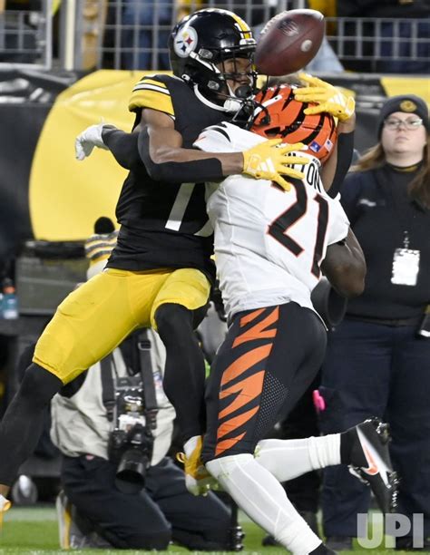 Photo Bengals Mike Hilton Breaks Up Steelers Pass In Pittsburgh