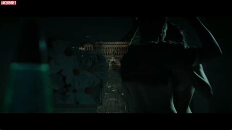 Naked Beatrice Bartoni In Ghiaccio