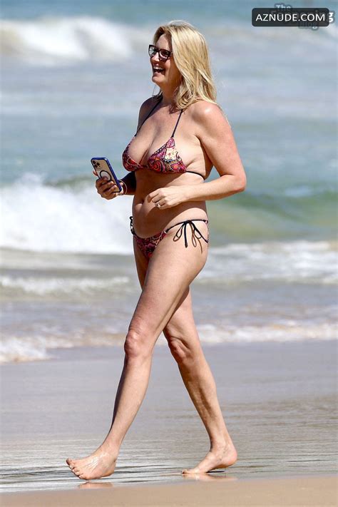 Penny Lancaster Sexy Spotted Showing Off Her Attractive Body Wearing A Hot Bikini At Bondi Beach