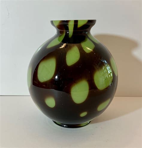 Vtg Kralik Czech Art Glass Orb Vase Hand Blown Green Black Webbed 1919 33 Read Ebay