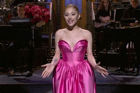 Saturday Night Live Recap Despite Delays Ariana Grande And Stevie