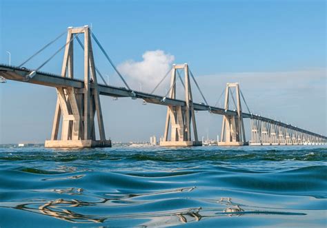 El Puente Sobre El Lago Monumento Arquitect Nico Joya Life