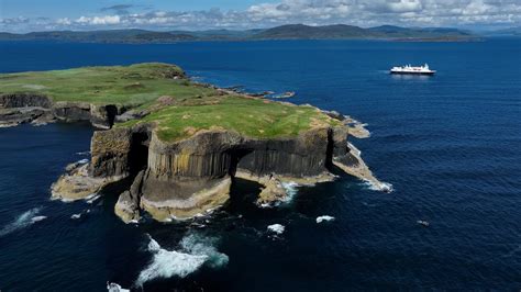 Expedition Spotlight: A Spectacular Day on Staffa Island | Lindblad ...