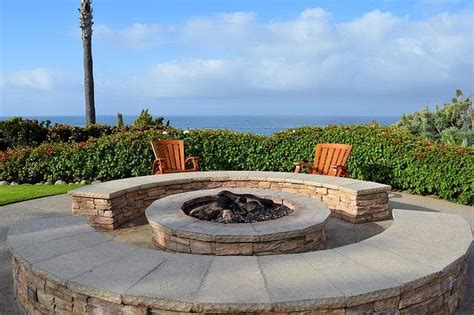 11 Outdoor Fireplace Seating Ideas Canadian Home Leisure