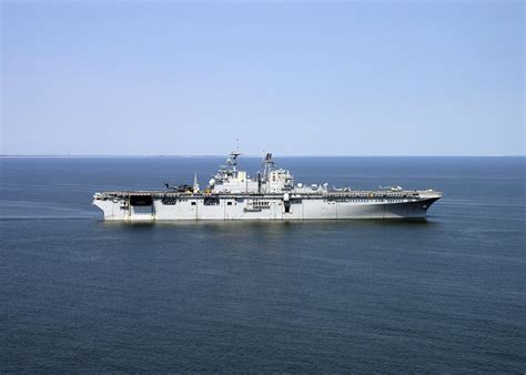 Combatindex LHD 5 USS BATAAN