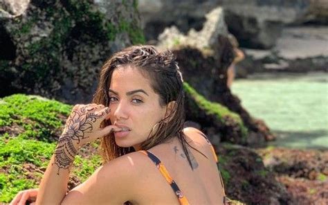 Anitta Bota Fogo Na Indon Sia Clique De Biqu Ni Anitta Tatuagem