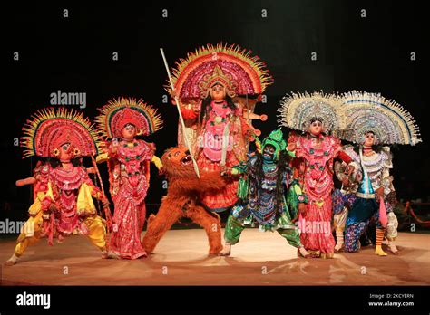 Traditional manbhum chhau dance hi-res stock photography and images - Alamy