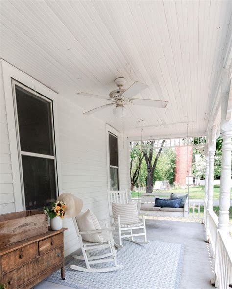 10+ Farmhouse Front Porch Ideas to Elevate Your Home’s Curb Appeal ...