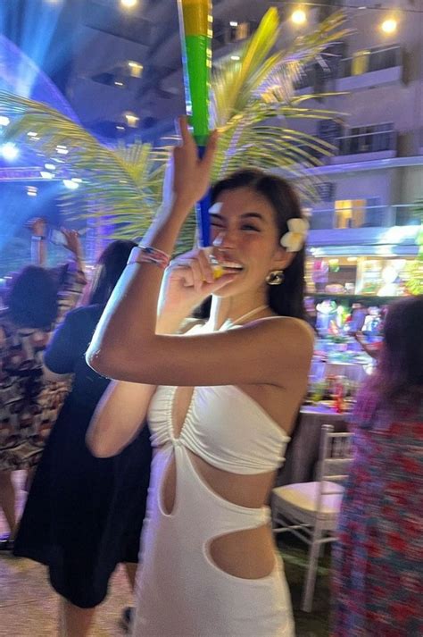 Pin By Joya On BINI PH Pretty Brunette Cute Selfies Poses Pretty Selfies