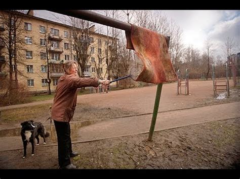 12 способов ,как нужно выбивать ковер - YouTube