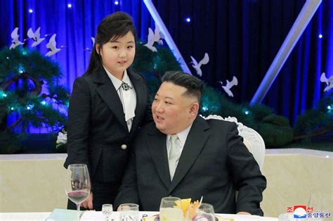 金正恩攜愛女金朱愛視察軍隊宿舍 出席宴會 分析師：可望繼承 國際 旺得富理財網