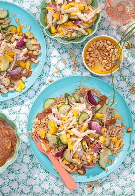 Oosterse Salade Met Kipnoedels En Mango