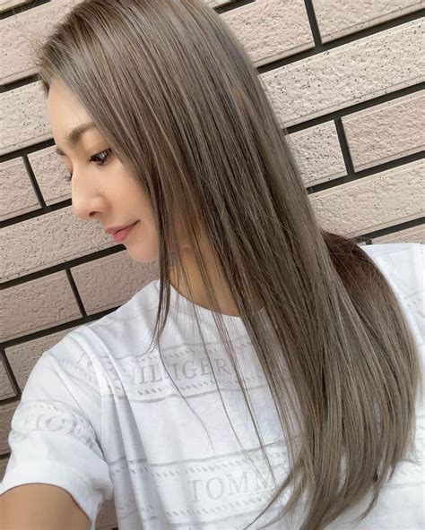 近藤みやびさんのインスタグラム写真 近藤みやびinstagram「最近お気に入りすぎて、 ずっとラベンダーグレージュ😚 ブリーチなしで