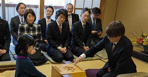 【勝負師たちの系譜】将棋界の「指し初め式」 コロナで変わった風景 敗れた悔しさからコップ割った棋士、亡くなった記者お酒にまつわる悲劇も（1 2ページ） Zakzak：夕刊フジ公式サイト