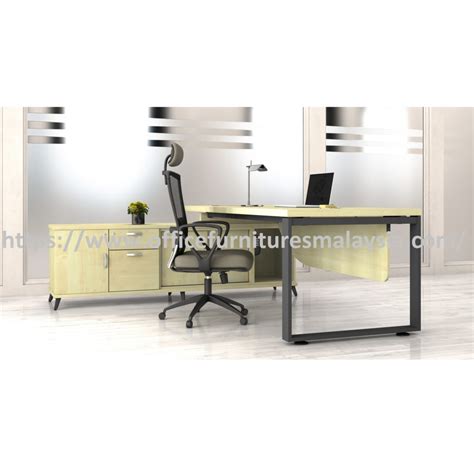 7.2ft x 6.67ft Sensible Modern Director Desk Design Malaysia