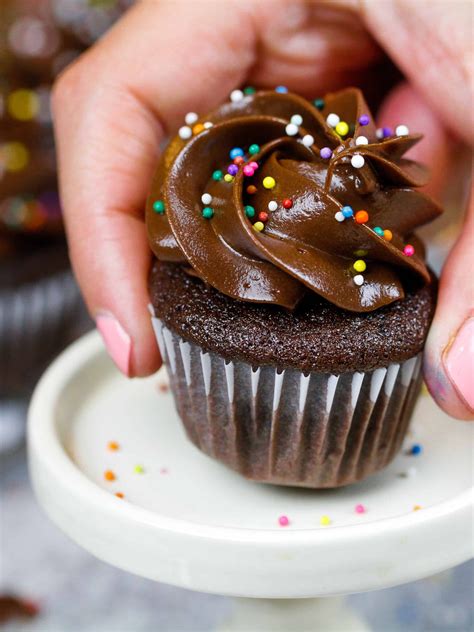 Mini Chocolate Cupcakes W Chocolate Buttercream Chelsweets